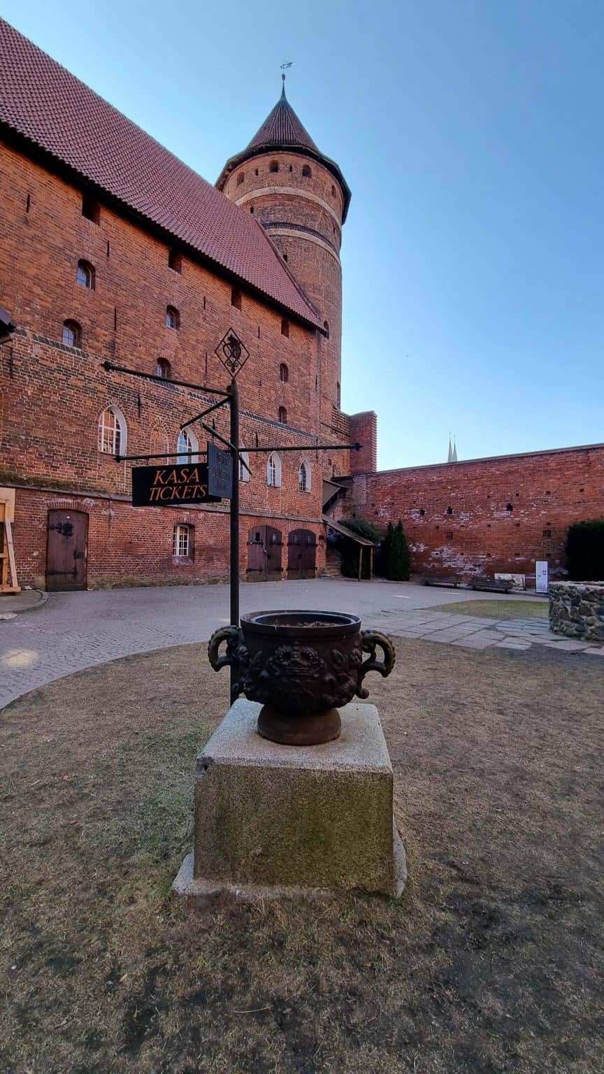 Olsztyn Castle south wing and tower