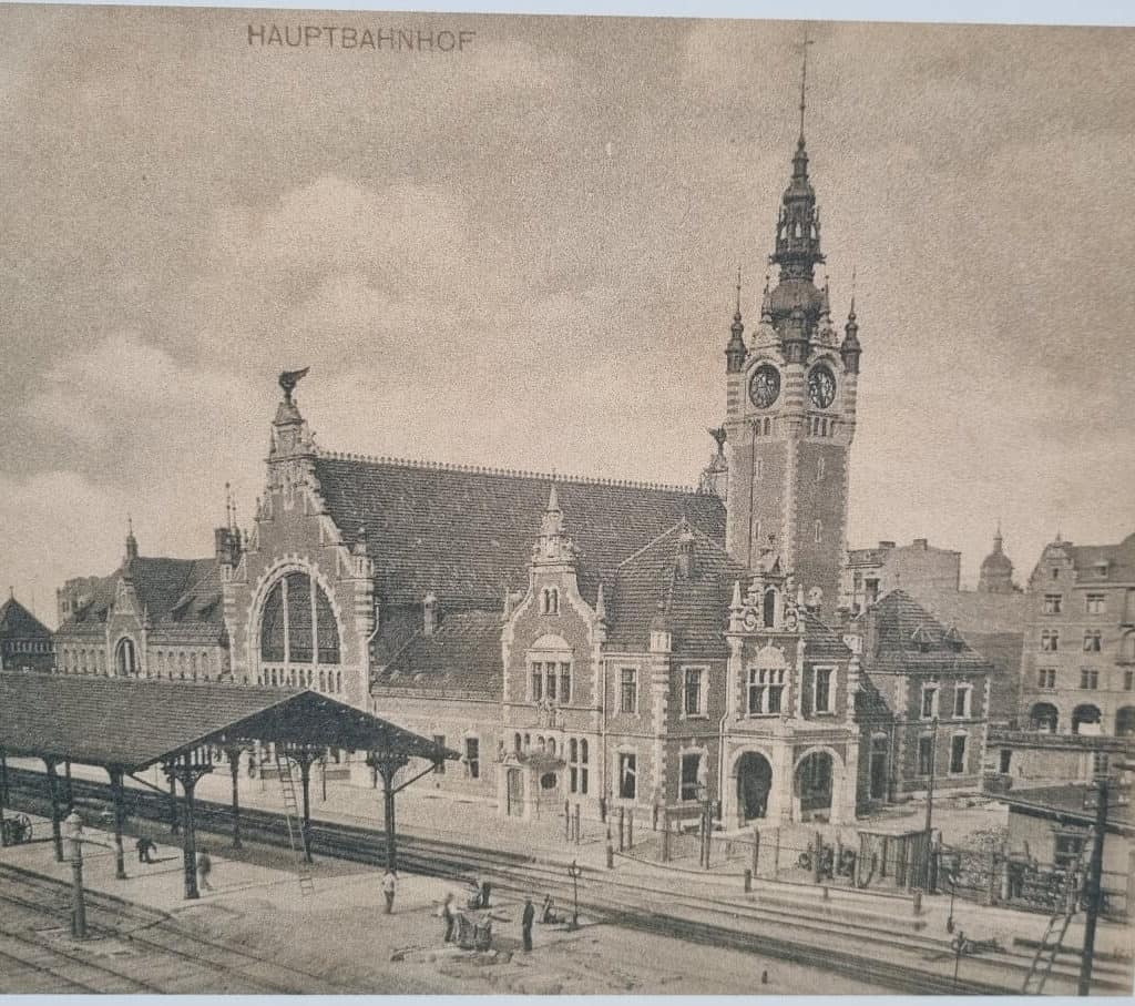 View of the original Gdańsk Main Train Station from the platforms in 1898