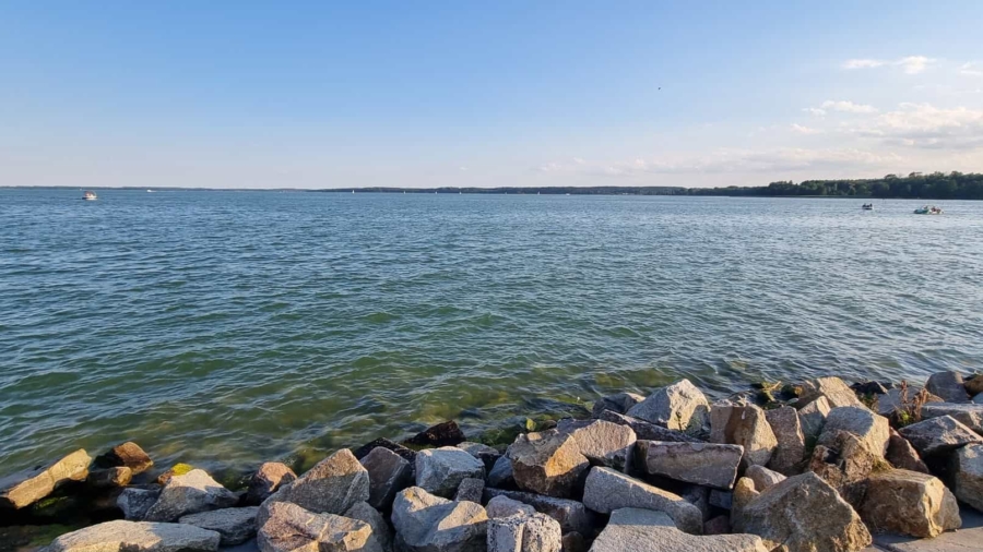 View across Lake Niegocin