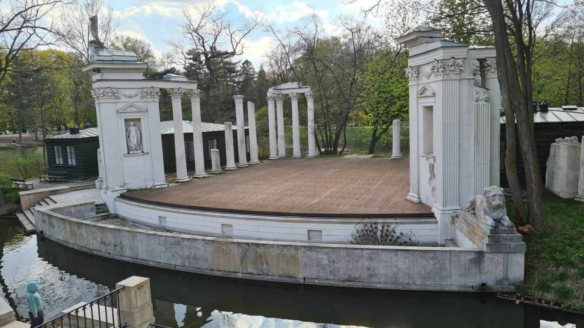 Amfiteatr-w-Łazienkach-Królewskich