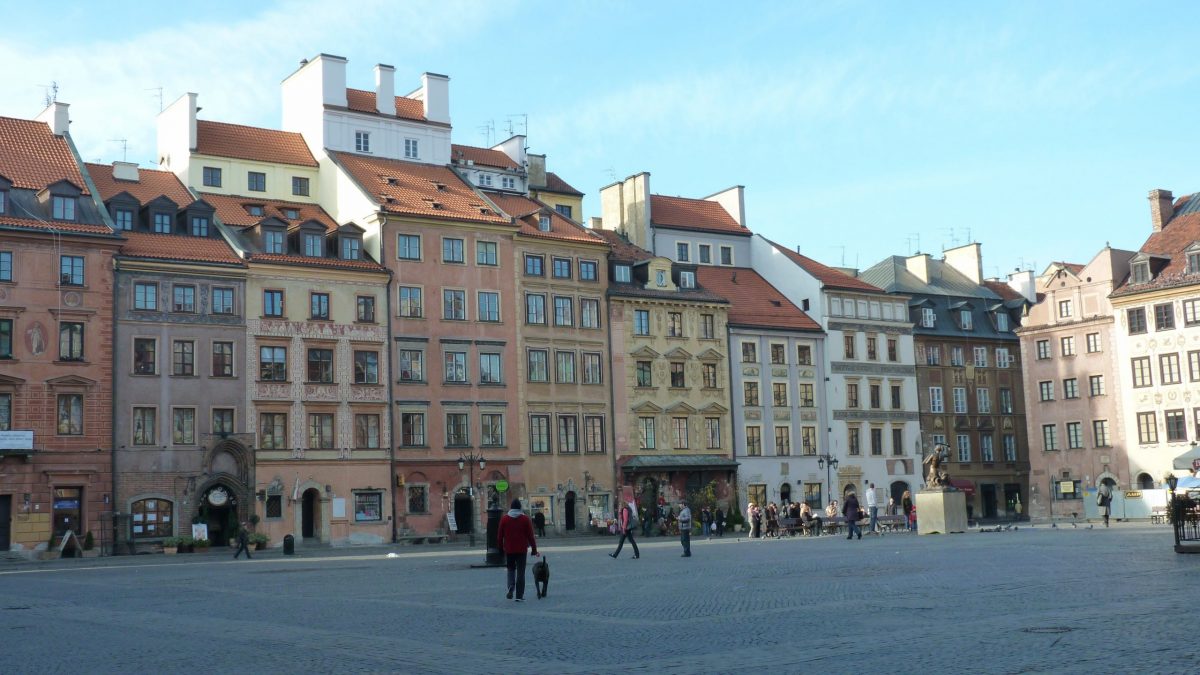 P1010152-min main square in Warsaw