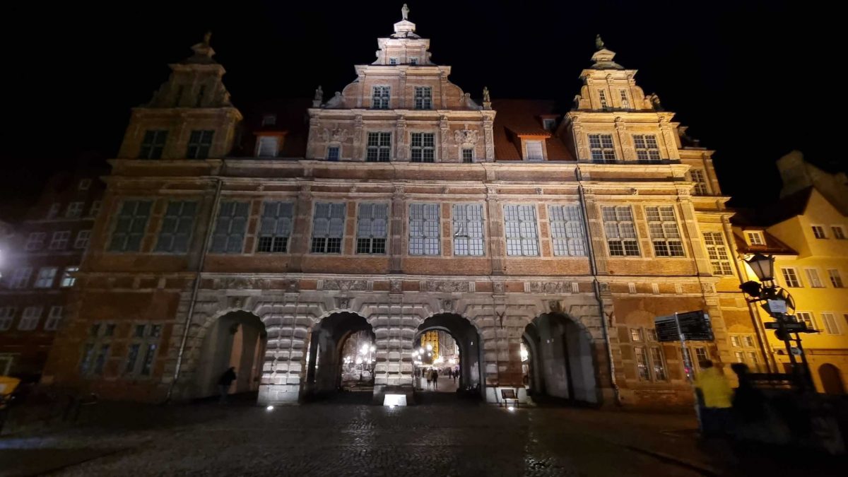 walking around Gdańsk at night