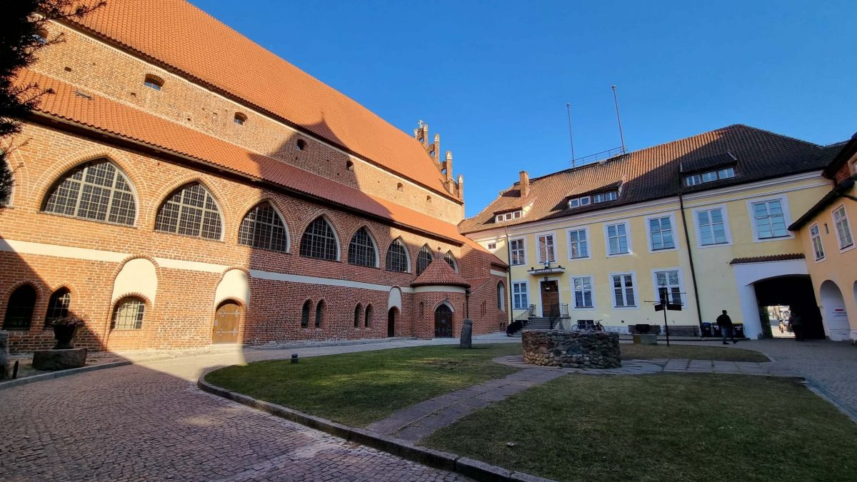 olsztyn-castle-courtyard (1) north wing, Olsztyn Castle